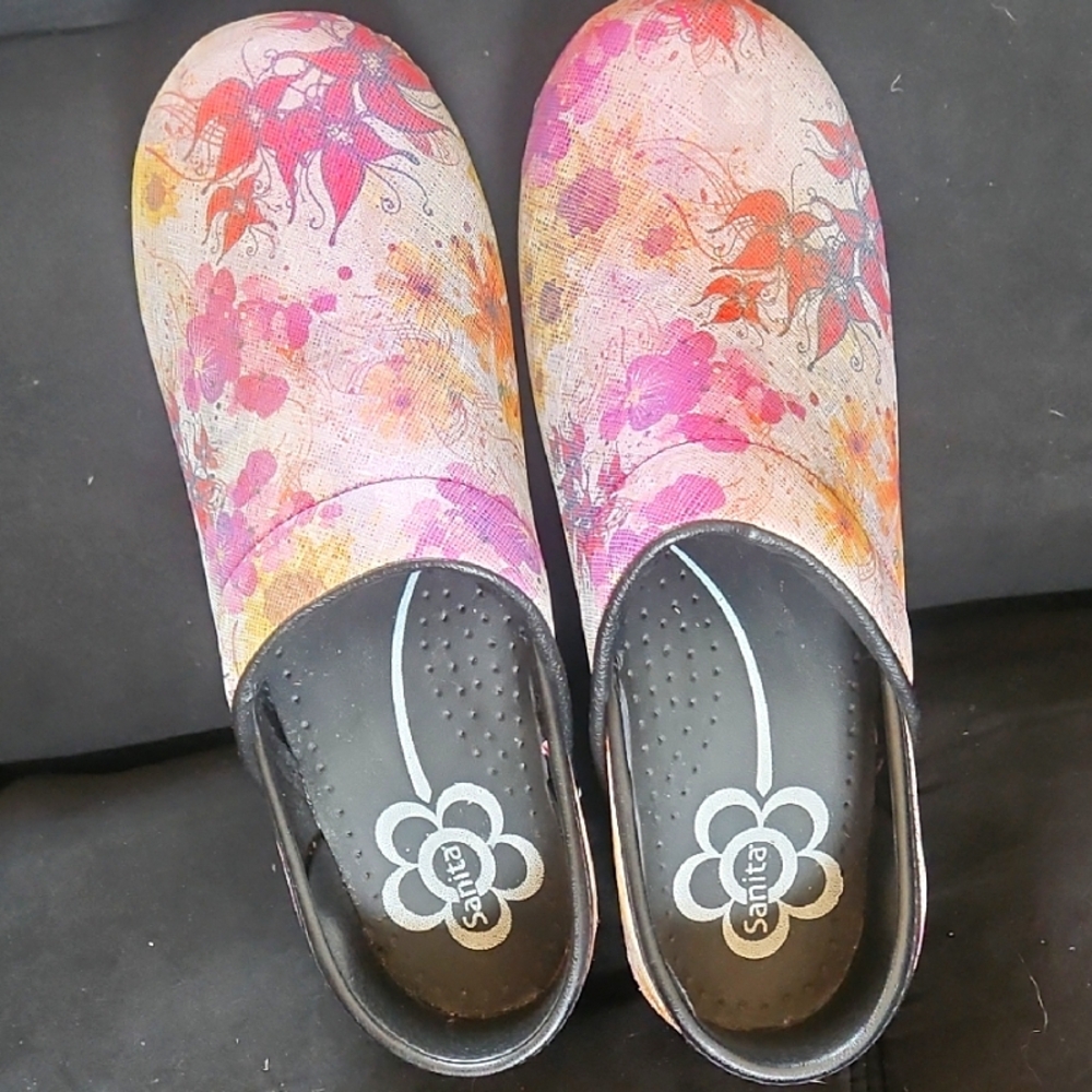 NEW Sanita Professional Clogs - Multicolored Floral Canvas - Women's Size 39 (US